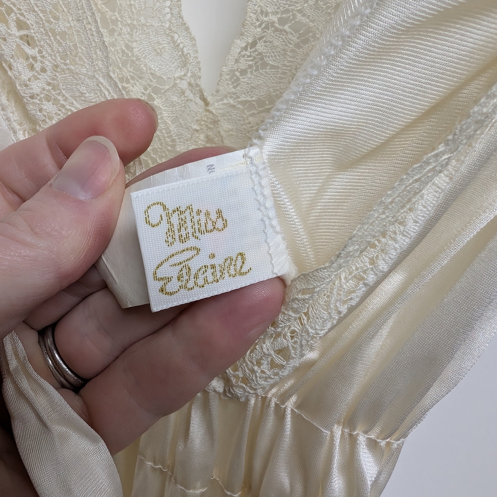 Miss Elaine Vintage Cream Lace Gown - Picture 6 of 8